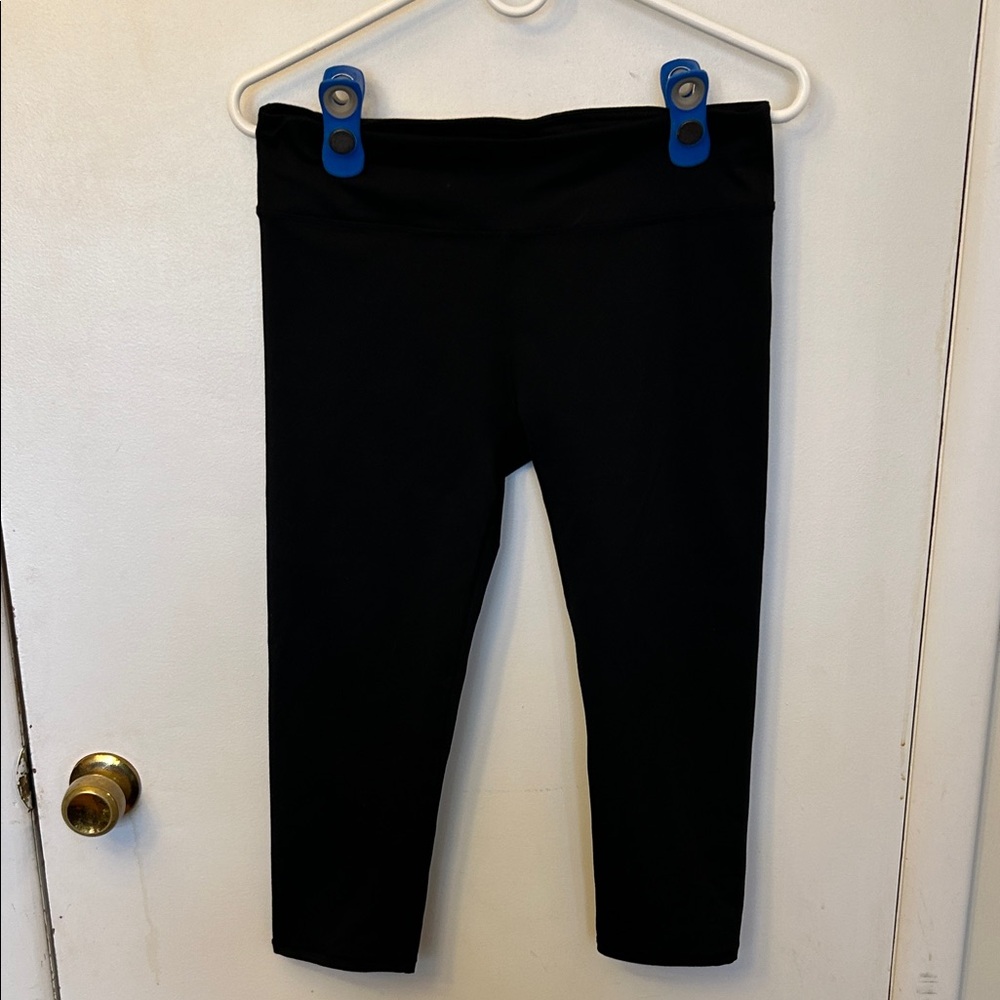Fabletic Women’s Capri Leggings Black